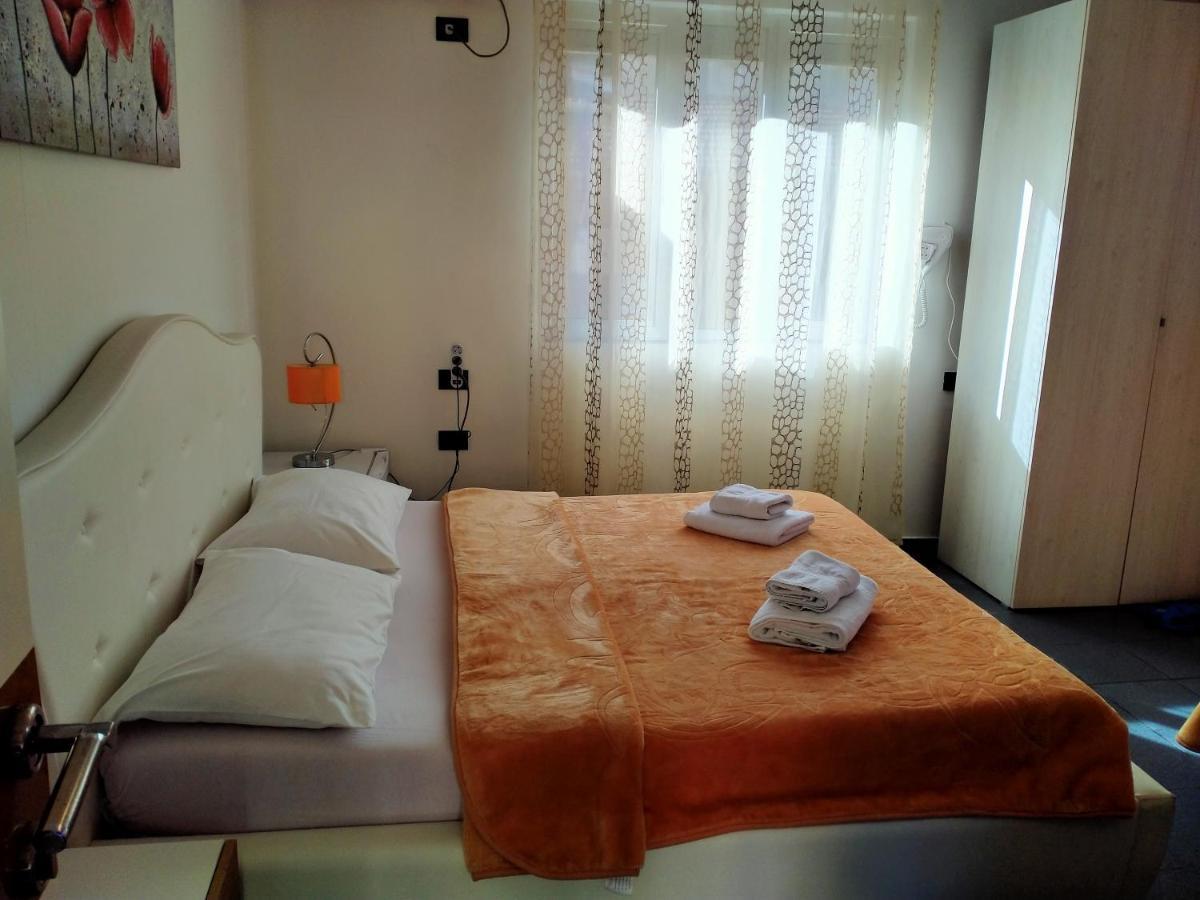 Orange Villa Hotel Tirana Rum bild
