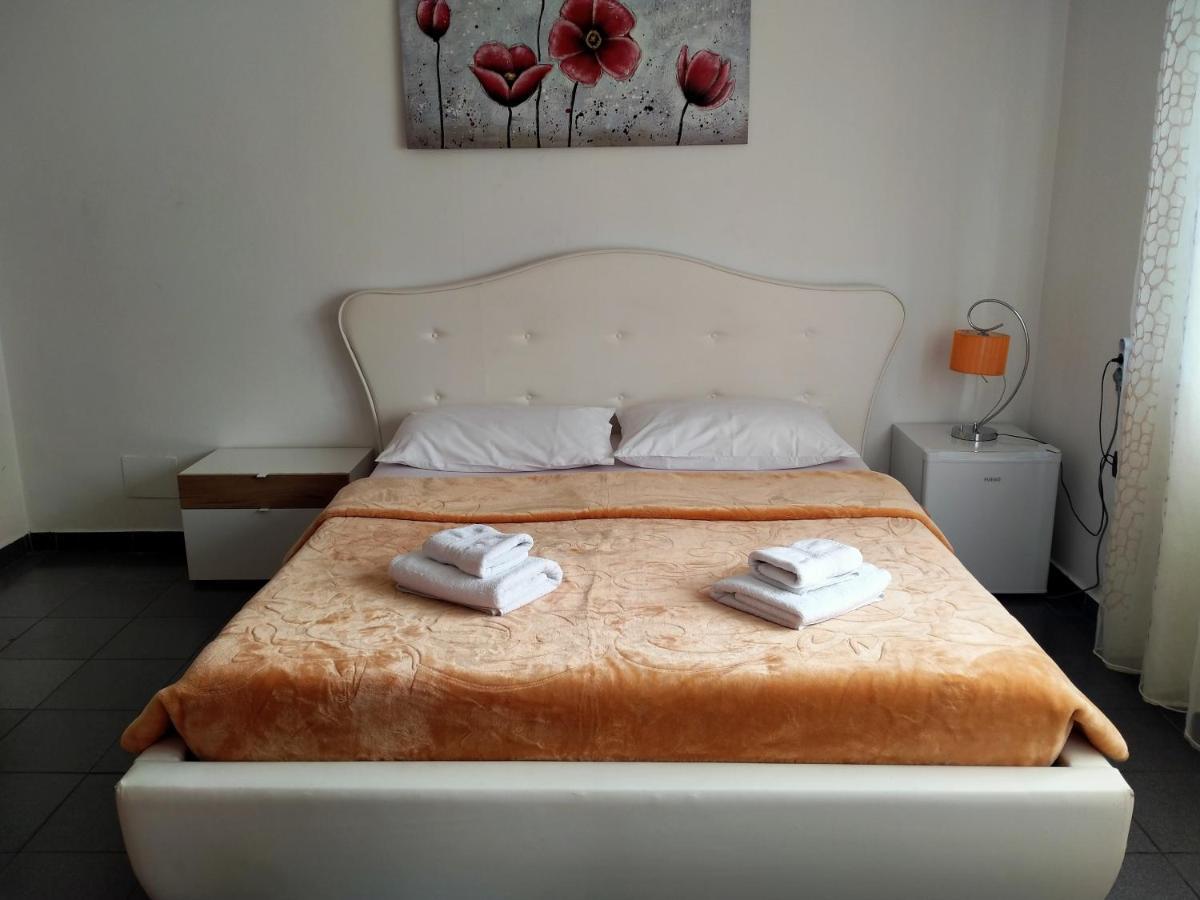 Orange Villa Hotel Tirana Rum bild